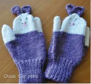  ??  ?? Childs ‘Cat’ Mitts