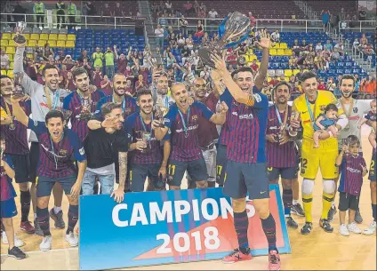  ?? FOTO: PERE PUNTÍ ?? Sergio Lozano levantó la Copa Catalunya 2018, su primer título como capitán del Barça Lassa