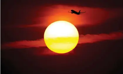  ?? Photograph: Matt York/AP ?? A jet takes off from Phoenix airports. The developing Niño will likely push the world towards even more record-breaking temperatur­es, scientists warn.