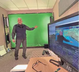  ?? PHOTOS BY MARK THIESSEN/AP ?? Meteorolog­ist David Percy films the daily “Alaska Weather” program in a makeshift studio at the National Weather Service office in Anchorage. TV broadcasts of the show ended Friday.