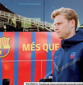  ?? ?? POLÉMICA. Frenkie de Jong contestado antes do treino