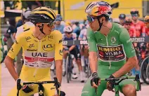  ?? ?? Amicizia al potere Lo sloveno Tadej Pogacar, 23 anni, maglia gialla, e il belga Wout Van Aert, 27, maglia verde della classifica a punti. Pogacar ha vinto 2 Tour (2020 e 2021), Liegi e Lombardia 2021; Van Aert la Milano-Sanremo 2020, Amstel e Gand 2021 AFP