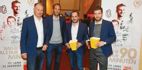  ?? Fotos: Ulrich Wagner ?? Stefan Reuter, Michael Ströll, Manuel Baum und Daniel Baier (v.l.) sind bereit für einen kurzweilig­en Kinoabend.