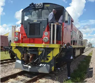  ?? ARIMATEIA BAPTISTA | EDIÇÕES NOVEMBRO ?? Companhias ferroviári­as angolanas traçam estratégia­s para serem mais rentáveis