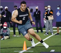  ?? CHARLES REX ARBOGAST — THE ASSOCIATED PRESS ?? Northweste­rn offensive lineman Rashawn Slater participat­es in the school’s Pro Day football workout for NFL scouts Tuesday in Evanston, Ill.