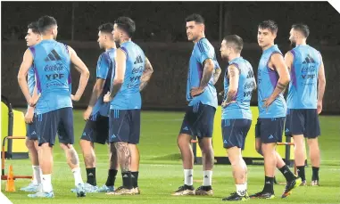  ?? ?? Argentina realizó su práctica con las ausencias de la
y Ángel di María.