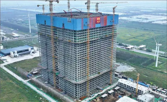  ?? EE ?? Está construido en las afueras de Shanghai, en Rudong, provincia de Jiangsu, China.