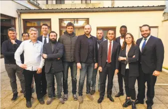  ?? Associated Press ?? French yellow vest leaders who oppose President Emmanuel Macron’s economic policies pose with Italy’s populist Deputy Prime Minister Luigi Di Maio (fourth from right) near Paris.