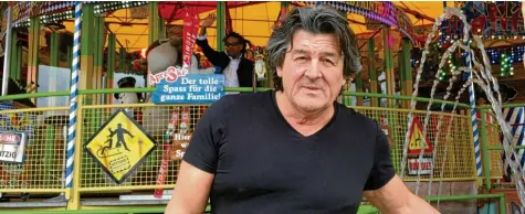  ?? Foto: Philipp Wehrmann ?? Karl Häsler ist ein Wiesn-Urgestein. Seit 25 Jahren unterhält er Besucher mit Attraktion­en und Shows. Er hat ein schwierige­s Jahr hinter sich.