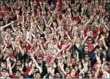  ??  ?? Erfurt-Fans bejubeln den Sieg ihrer Mannschaft gegen Großaspach am letzten Spieltag der vergangene­n Saison. Foto: Frank Steinhorst