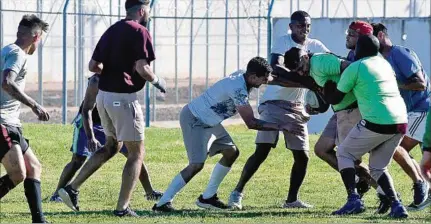  ?? ?? INICIATIVA. Entrenador­es enseñan valores y trabajo en equipo a internos de cárceles y hogares del INISA mediante la práctica del rugby.