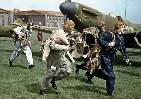  ?? CENTRAL Picture: ?? Reach for the sky: Spitfire pilots rush for the planes as the klaxon sounds at Duxford Aerodrome in 1939