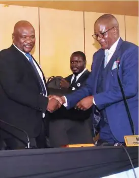  ?? ?? HANDSHAKE: Council Secretary, Motlogwelw­a Thuso, congratula­tes newly-elected Council Chairman, Kebareedit­se Ntsogotho