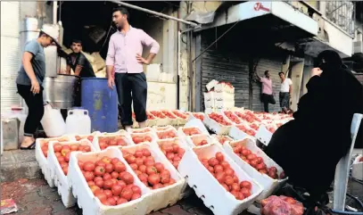  ?? PICTURE: REUTERS ?? A street vendor sells tomatoes in the al-Kalasa district of Aleppo.