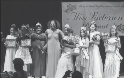  ?? Submitted photo ?? BULLY NO MORE: Wilda Hughley, center, left, director of the Miss Victorious Pageant, takes photos with the 2016 pageant contestant­s. The 2017 pageant is now open to contestant­s from grades 5-12 in Arkansas. This year’s pageant will be in the Hot...