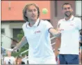  ??  ?? MODRIĆ je s Čilićem slavio na ‘Gem, set – Hrvatska! ‘