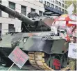  ?? FOTO: DPA ?? Friedensin­itiativen protestier­ten zur Hauptversa­mmlung von Rheinmetal­l gegen Waffenexpo­rte.