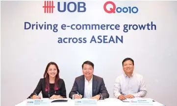  ??  ?? (From left) UOB Personal Financial Services Singapore head Jacquelyn Tan, Loh, Ku sign a Memorandum of Understand­ing to drive e-commerce growth across Asean.