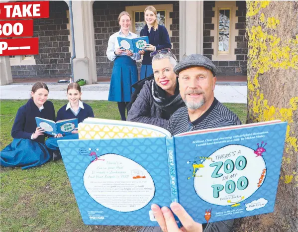 ?? Picture: GLENN FERGUSON ?? GUT FEEL: Felice Jacka and Rob Craw share their book There's a Zoo in My Poo with Sacred Heart students Ally, Ruby, Keira and Zahra.