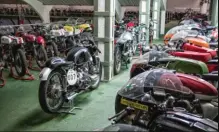  ??  ?? Muchas motos de competició­n. La mayoría de los años 50, 60 y 70: máquinas italianas, alemanas, inglesas, americanas, japonesas y desde luego españolas. Solo con ellas se podría llenar una revista entera...