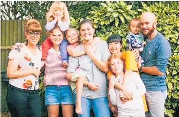  ?? Photo / Supplied ?? Tamaryn and Ben Toyne with their daughters and internatio­nal homestay students Sadie, Marlene, Stevie, Anna, Miyuko, Sophie and Surie.