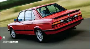  ?? ?? M5 (E28)
En 1985, el departamen­to M trasplantó el motor M1 a los Serie 5 y reinventó el concepto de berlina deportiva, con un M5 de 286 CV ¡que alcanzaba los 245 km/h!