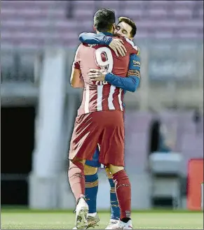  ?? FOTO: MONTILLA ?? El último abrazo
Messi y Suárez empataron 0-0 en mayo en el Barça-Atletic de Liga