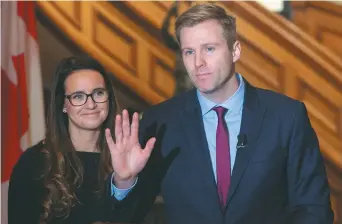  ?? - Archives ?? Le 15 novembre, l’ancien premier ministre du Nouveau-Brunswick, Brian Gallant, en compagnie de son épouse, Karine Gallant, a annoncé sa démission du poste de chef du Parti libéral.