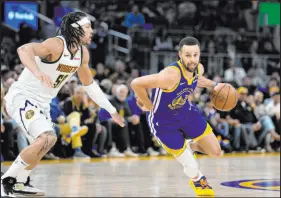  ?? Godofredo A. Vásquez The Associated Press ?? Stephen Curry and the Golden State Warriors are in a difficult position, currently sitting in the 10th spot in the West.