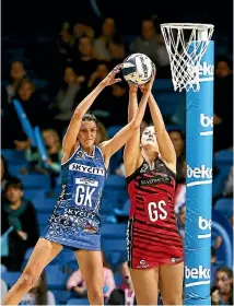  ?? PHOTO: PHOTOSPORT ?? Tactix debutante Ellie Bird, right, vies for possession with experience­d Mystics defender Anna Harrison on Wednesday night.