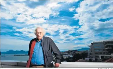  ?? MARTIN BUREAU / EFE ?? Bertrand Tavernier, en la edición del Festival de Cannes celebrada en 2010.