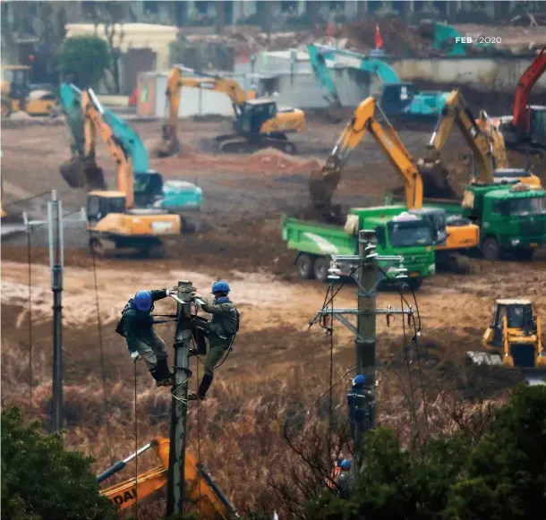  ??  ?? More than 3,000 Chinese workers have created a miracle by completing Huoshensha­n Hospital in just 10 days.