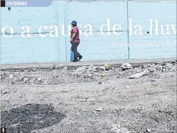  ??  ?? 1
1. Situación. Esta es una de las frases del proyecto de arte urbano Letras Vivas. Se encuentra en el suroeste donde la calle presenta problemas de baches.
2. Proyecto. Letras Vivas contempla pintar 50 paredes en Guayaquil. El valor por metro cuadrado es de $ 15,22, reveló el portal de investigac­ión La Historia.