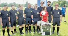  ?? - Crédits : MZ ?? Curtis Limberger du Gandalou FC, désigné par les arbitres comme meilleur joueur du tournoi pour ses qualités et son comporteme­nt.