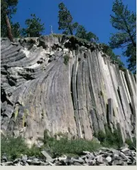  ??  ?? Looking up at Devils Postpile in eastern California.