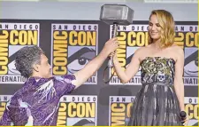  ??  ?? Anuncio. Natalie Portman regresa al UCM en la versión femenina de Thor.