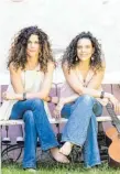  ??  ?? Die „Vivid Curls“, ein Liedermach­erduo aus dem Allgäu, gastieren am Freitag in der Giengener Schranne. Foto: pr