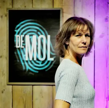  ?? FOTO CARLO COPPEJANS ?? Katrien Verberckmo­es over
De Mol:
“Een intens spel dat nog weken in je hoofd verder raast.”