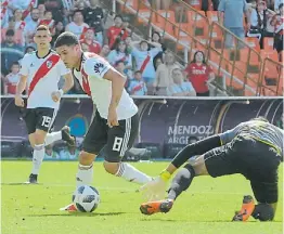  ?? FOTORREPOR­TER ?? Joya. Quintero desorienta al arquero. Se viene el 1-0.