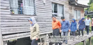  ??  ?? (From left) Deputy Minister of Women, Family and Community Developmen­t Datuk Azizah Mohd Dun and Zulkiply visit a village.