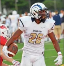  ?? SAM STEWART — DIGITAL FIRST MEDIA ?? Spring-Ford’s Selwyn Simpson celebrates after his touchdown during last season’s against Wilson.