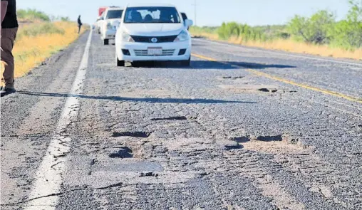  ?? ALEJANDRA PÉREZ ?? La carretera llega un momento en que es intransita­ble, se ha vuelto muy peligrosa