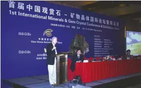  ?? ?? Bob lecturing in Beijing.