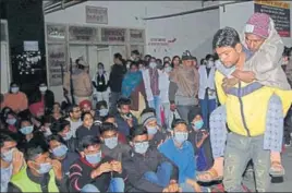  ?? SAMEER SEHGAL/HT ?? A patient being helped by his relative as striking resident doctors and medical students raise slogans outside the emergency ward of Guru Nanak Dev Hospital in Amritsar on Friday.