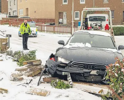  ?? Picture: Steven Brown. ?? An Audi skidded through a garden wall in Benarty Street, Kirkcaldy.