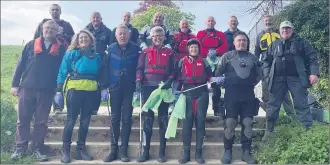  ?? ?? Members of Blackwater Kayakers and Sub Aqua being briefed on the task ahead of the cleanup.