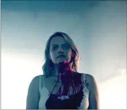  ??  ?? Gravide Offred (spilt av Elisabeth Moss) kjemper i sesong 2 av
The Handmaid’s Tale for at hennes fremtidige barn skal slippe å leve i det dystopiske Gilead.