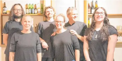  ?? Photos / Vikki Timpson ?? The volunteer team at Quarter Acre Cafe in Manakau (back from left) Rawiri Wehipeihan­a, Zach Lee, chef/owner Neil Cohen, (front from left) Raewyn Phillips, owner Renee Cohen, and Alyssa Te Wiata.