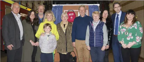  ??  ?? Windgates residents with Minister Simon Harris and Cllr Nicola Lawless, Cathaoirle­ach of Greystones Municipal District.