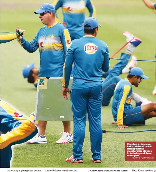  ?? PICTURE: Getty Images ?? Keeping a close eye: Pakistan head coach Mickey Arthur monitors his players in training and, inset, takes part